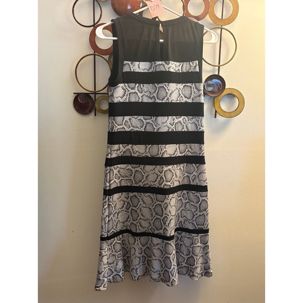 D79 women’s Michael Kors XS black and animals print